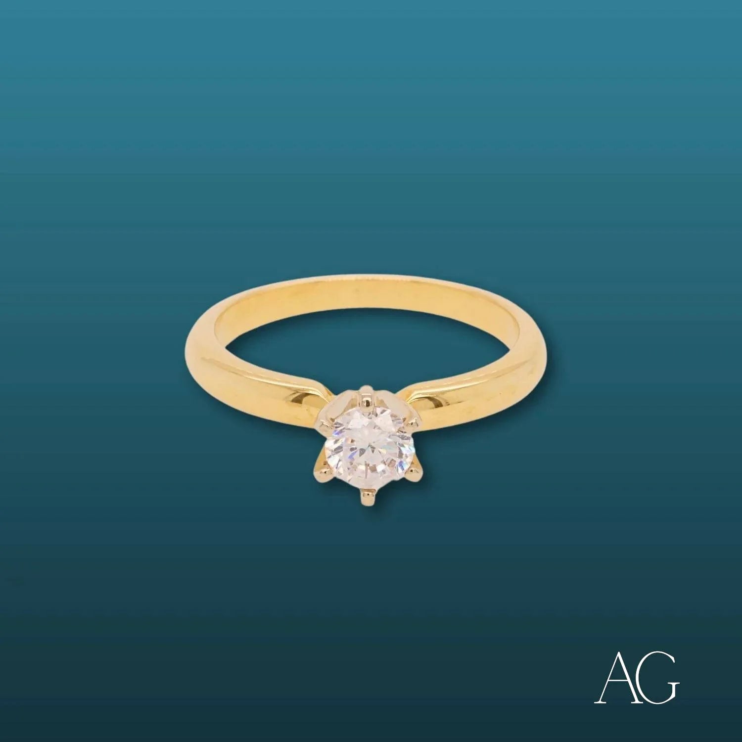 Luxurious 18k gold engagement ring with a solitaire diamond in a six-prong setting