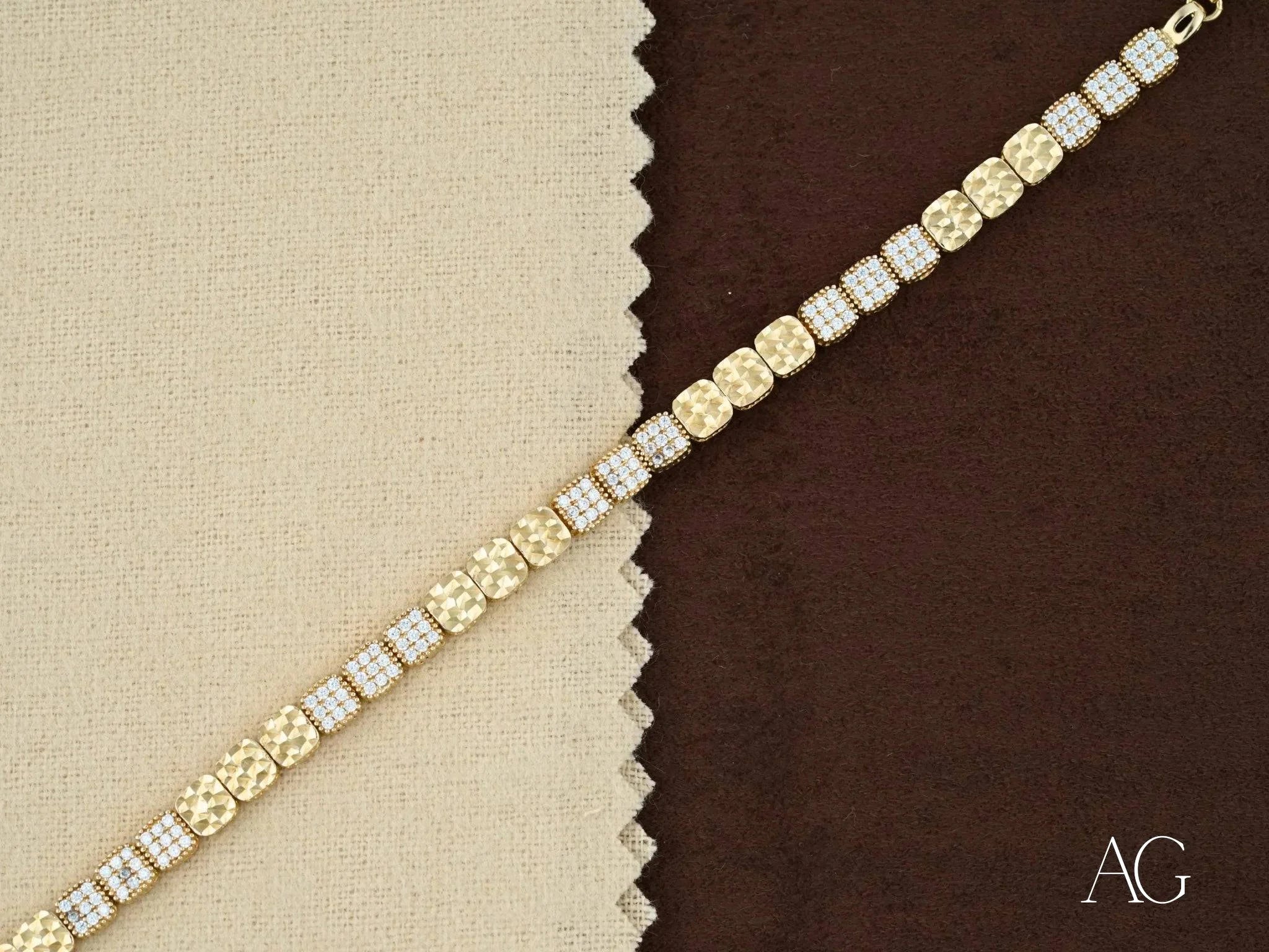 Elegant 18k Gold Bracelet with Cubic Zirconia and Lobster Clasp, showcasing square settings