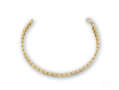 Delicate gold and pearl necklace with spherical beads and 18k gold lobster clasp