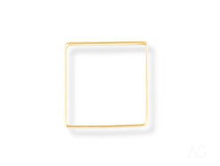 Square white plate with thin gold rim for Modern Elegance 18k gold ring display