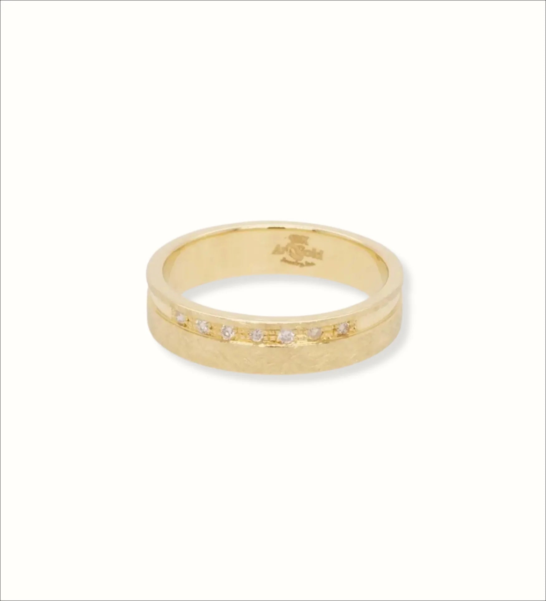 Elegant 18k Gold Diamond Wedding Band for Her | Home page