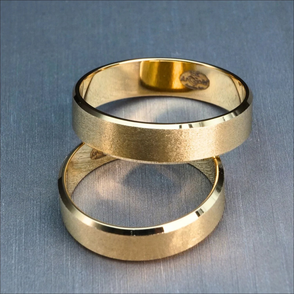 Modern Love: The 18k Gold Wedding Band | Home page