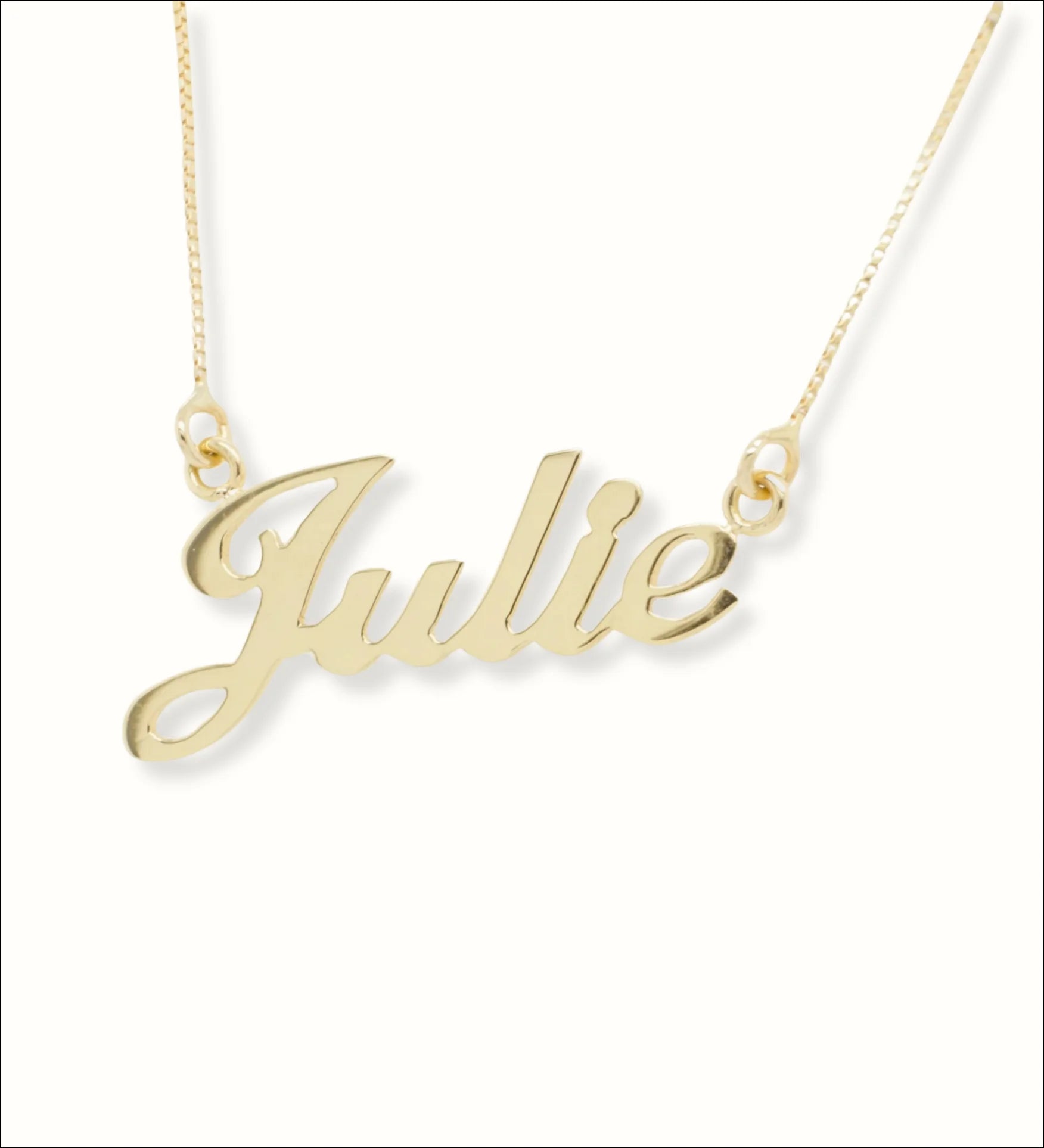 Personalized Elegance: Necklace with Name in 18k Gold