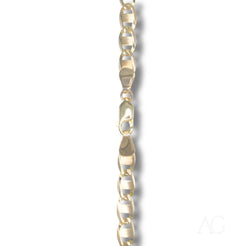 Gold chain necklace with interlocking oval links from the Piastrine gold collection