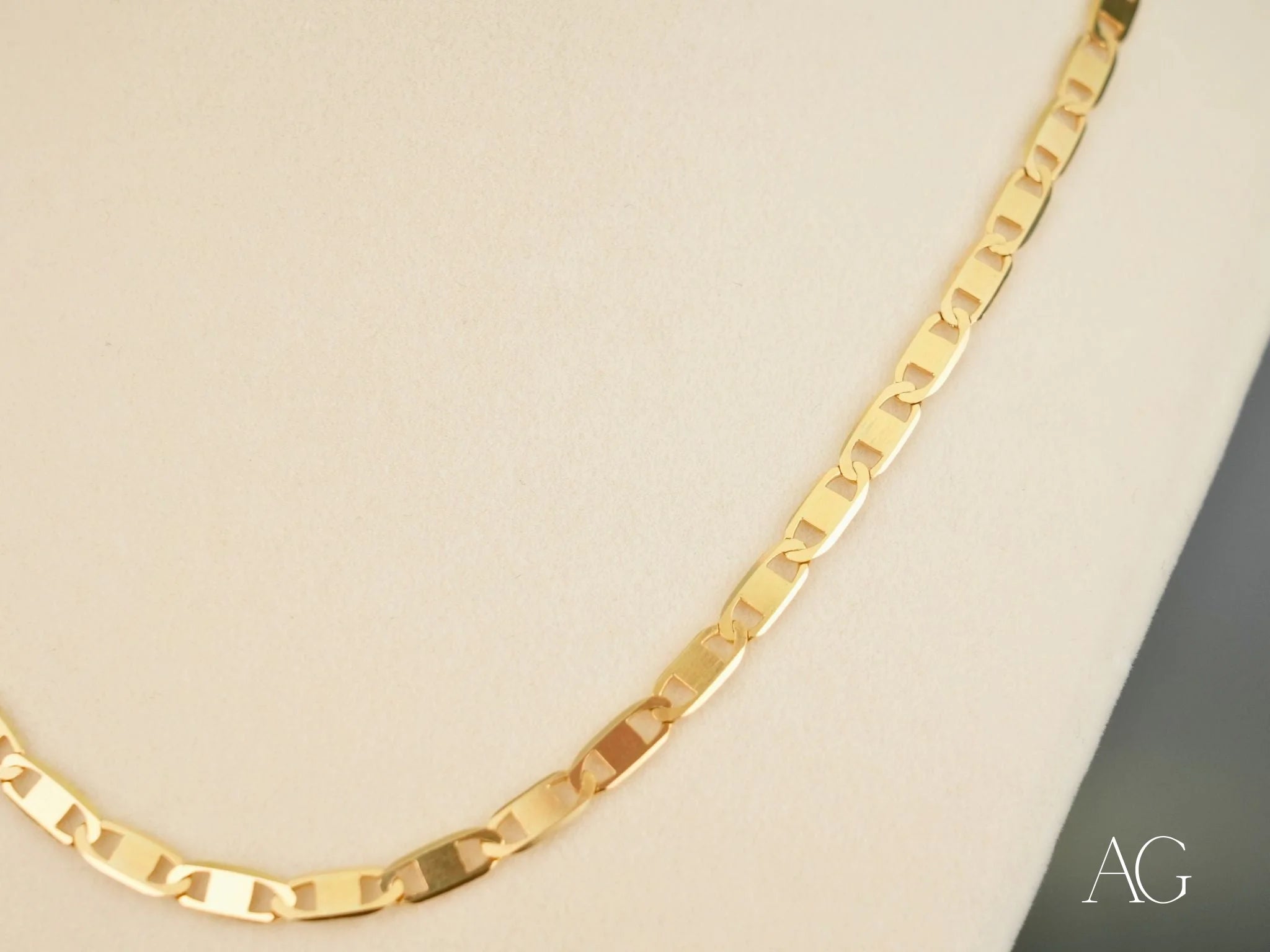 Gold Mariner link chain from Regal Brilliance 18K Yellow Gold Piastrine Flat Necklace