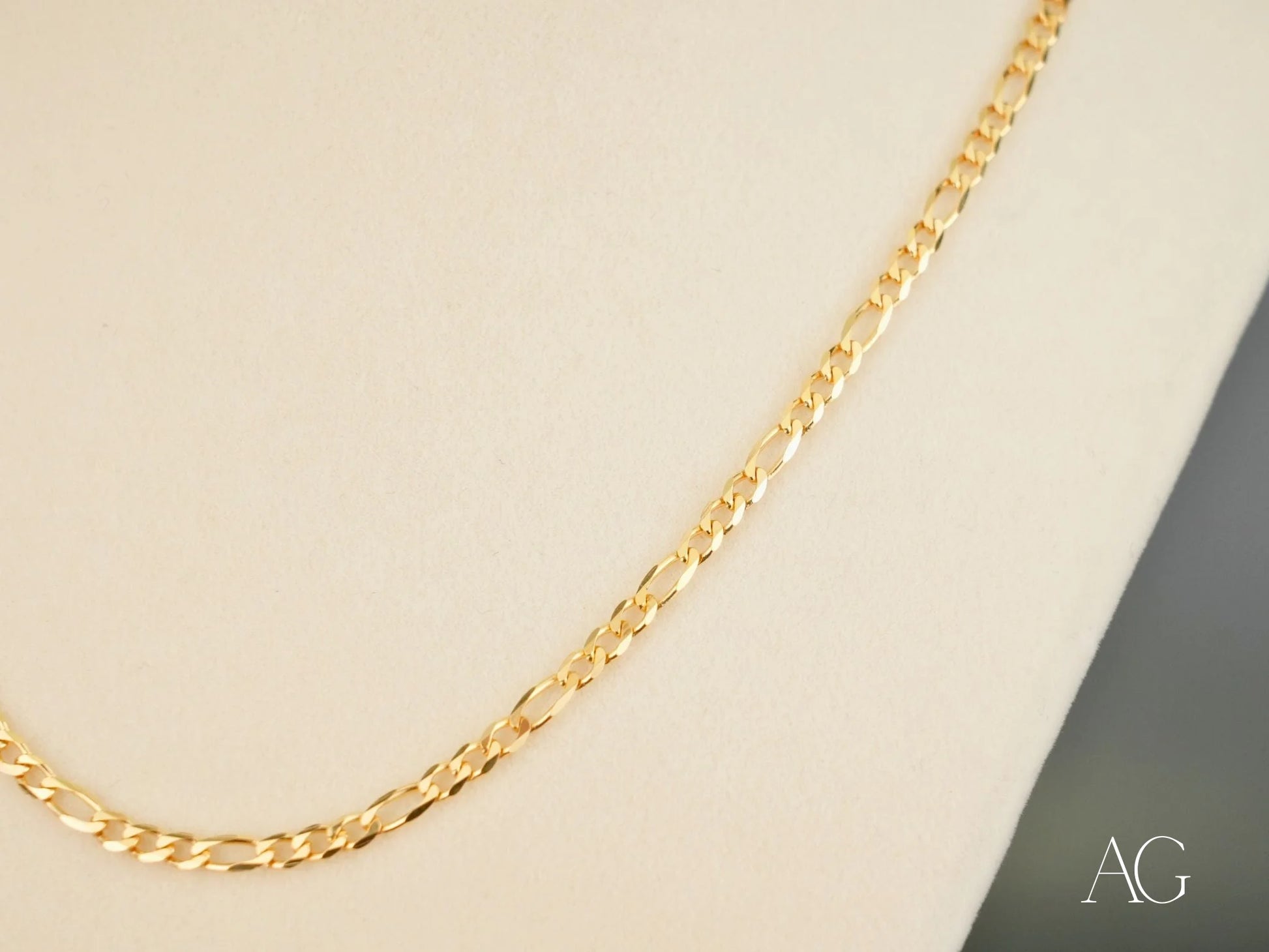 Regal Prestige 18K Yellow Gold Figaro Chain showcasing elegant art gold jewelry design