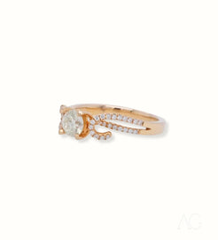 Gold and diamond engagement ring in 18k rose gold with a stunning center stone