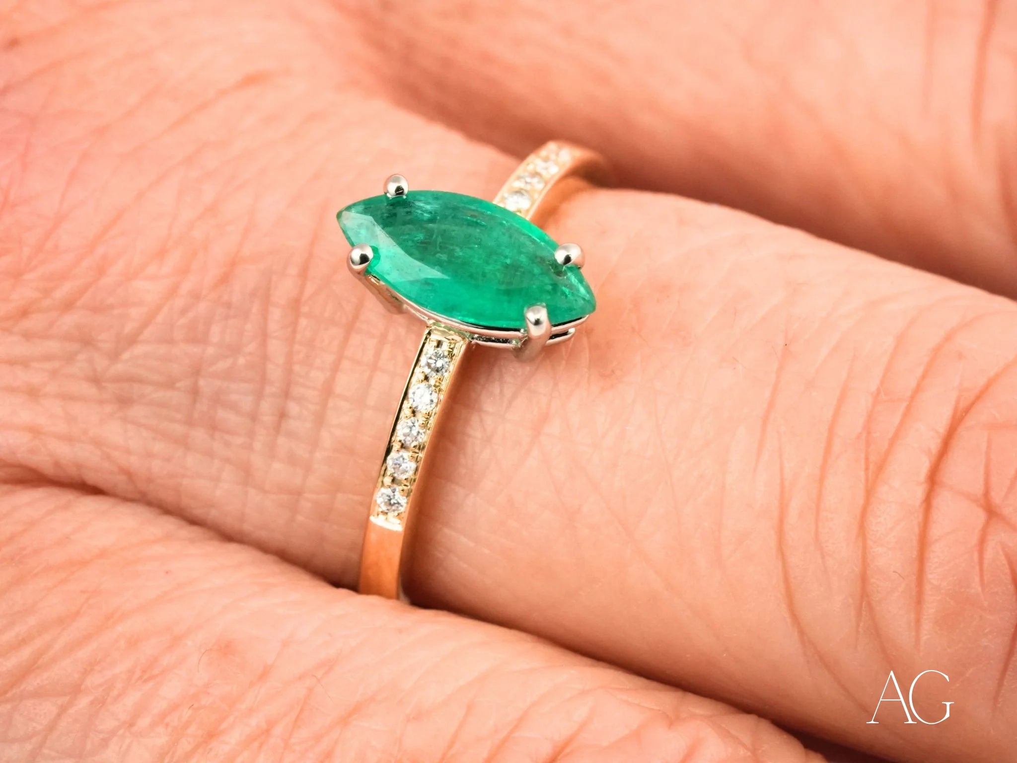 Emerald marquise ring in 18k Gold, a symbol of cubic zirconia sophistication