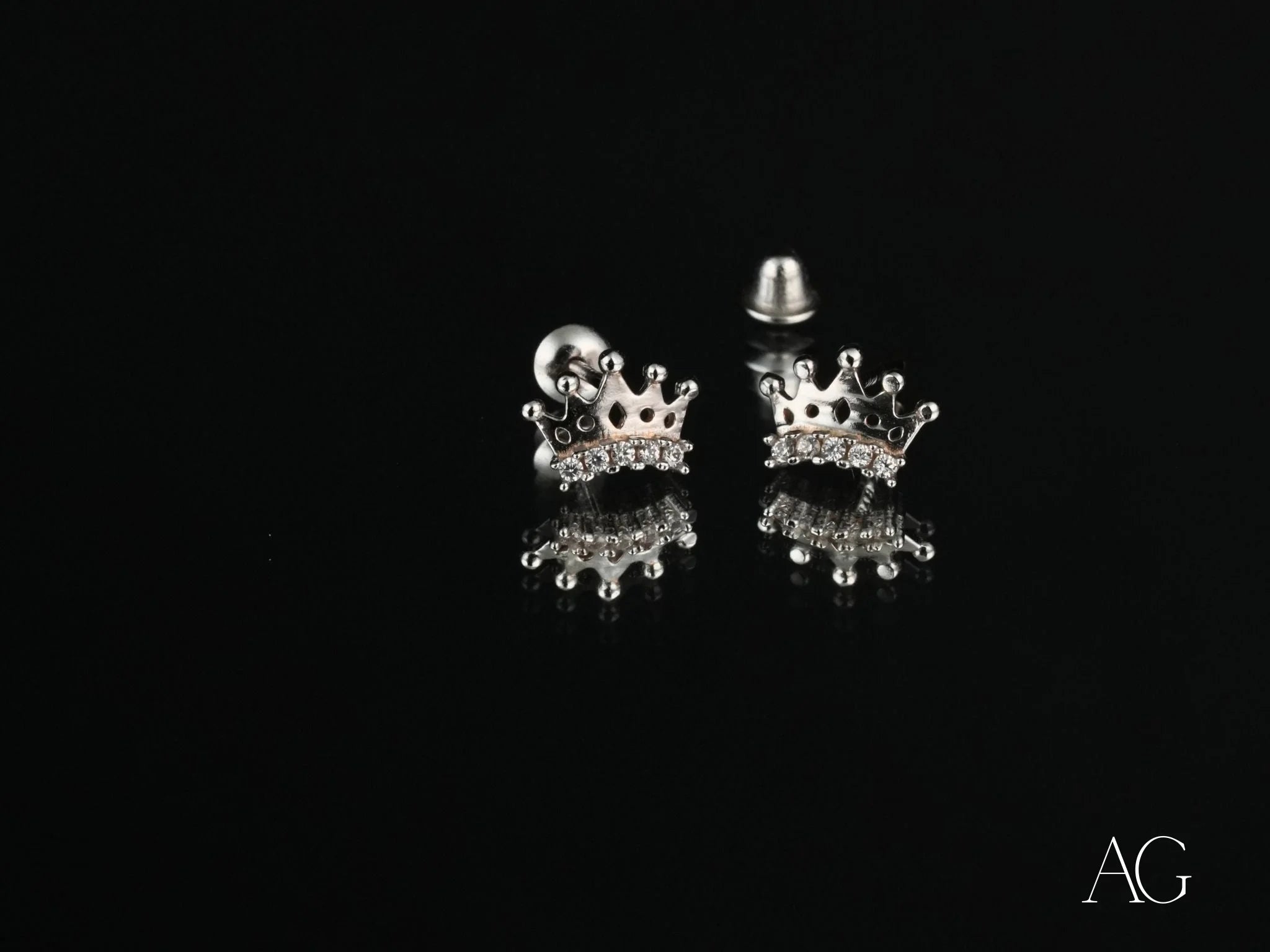 Crown-shaped silver earrings with rhinestones in 18K White Gold for art gold jewelry lovers