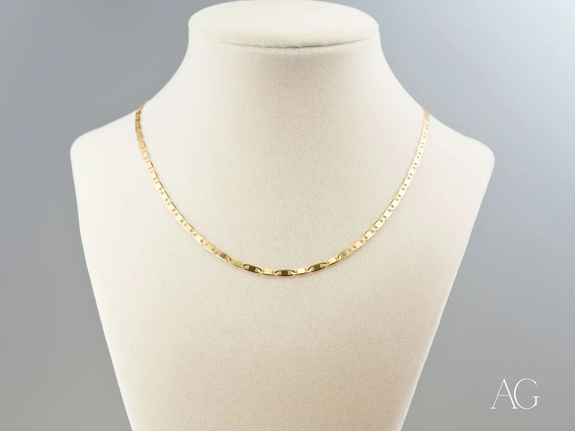 Gold piastrine chain on mannequin in Sleek 18K Gold Piastrine Chain product image