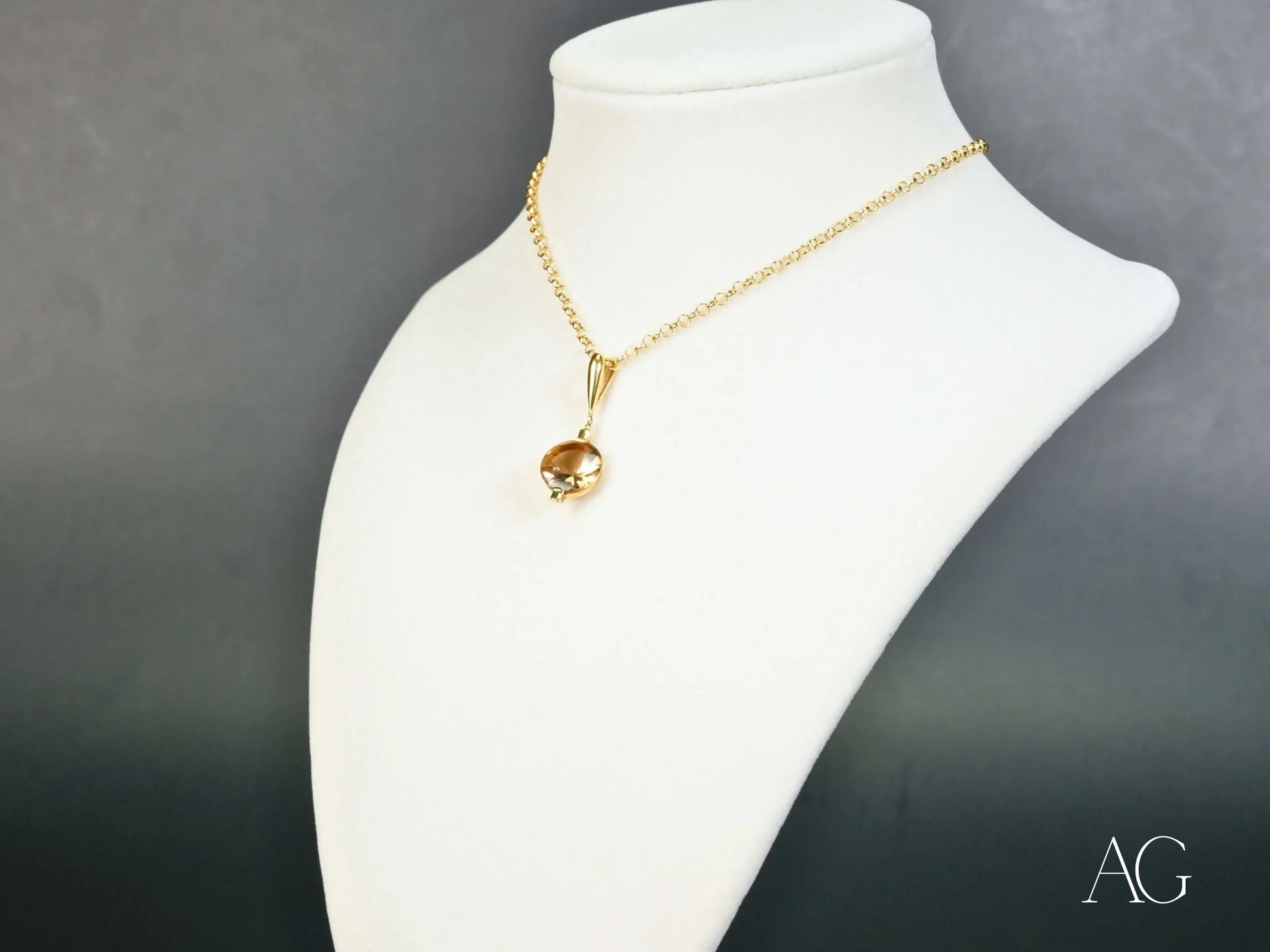 Gold chain necklace featuring a Smoked Crystal Luxe pendant with a brown gemstone