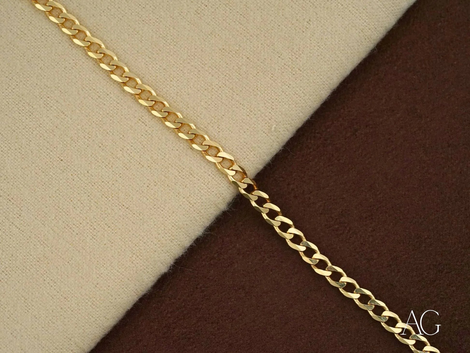 Solid 18k Gold Cuban Link Bracelet with interlocking links, bold and luxurious style