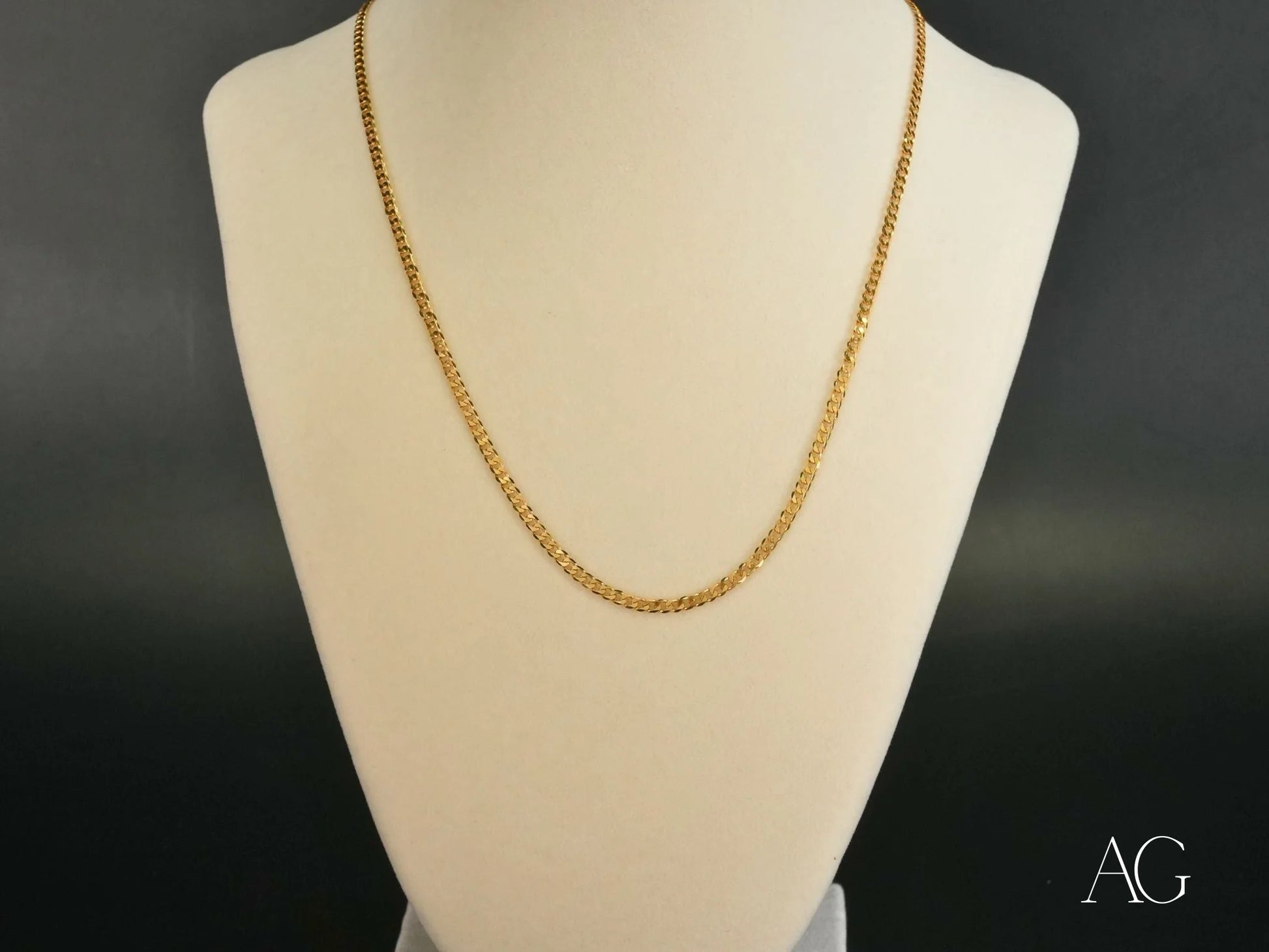 Supreme Elegance 18K Gold Cuban Chain showcasing exquisite art gold jewelry design