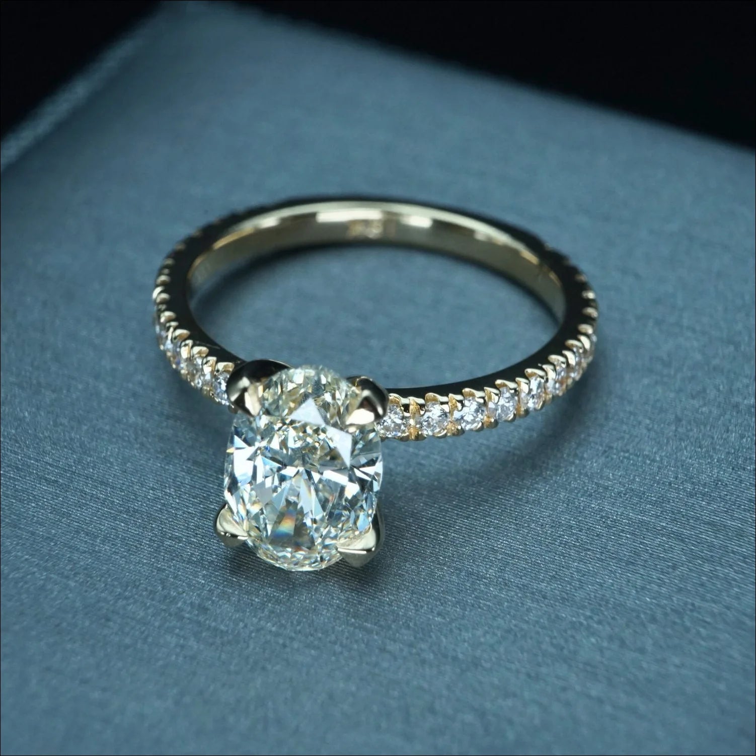Luxury 18k Gold Oval Diamond Pendant | Home page