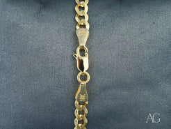 Gold chain bracelet with clasp, featuring 18k solid gold Cuban link design