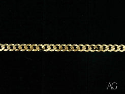 Gold chain necklace with interlocking links in 18k solid gold Cuban link style