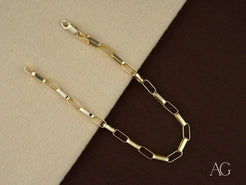 Gold chain necklace featuring elongated rectangular links in 18k solid gold, box link design