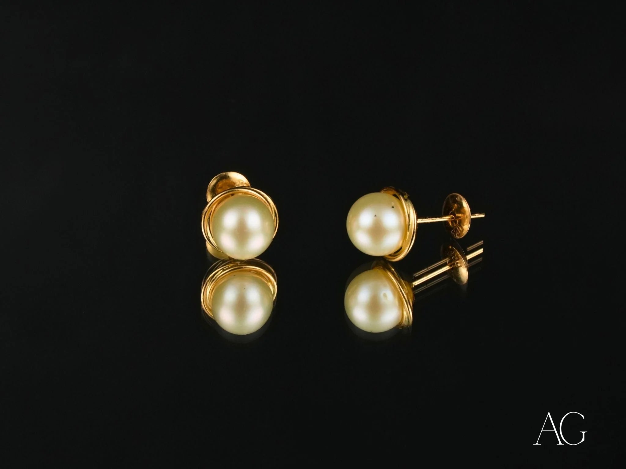 Timeless Radiance 18K Gold Pearl Stud Earrings, elegant art gold jewelry piece
