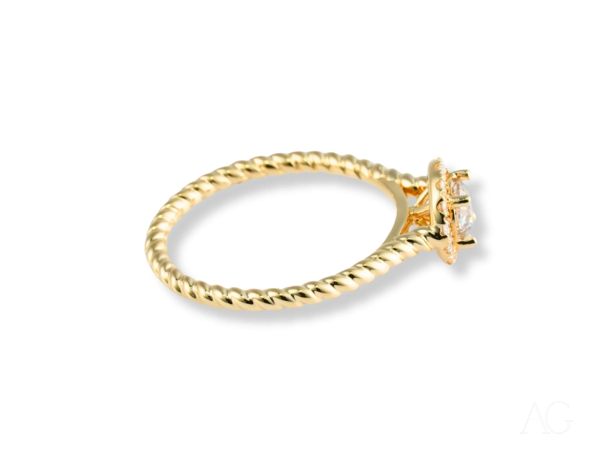 Gold engagement ring with twisted rope band and center diamond in 18k gold