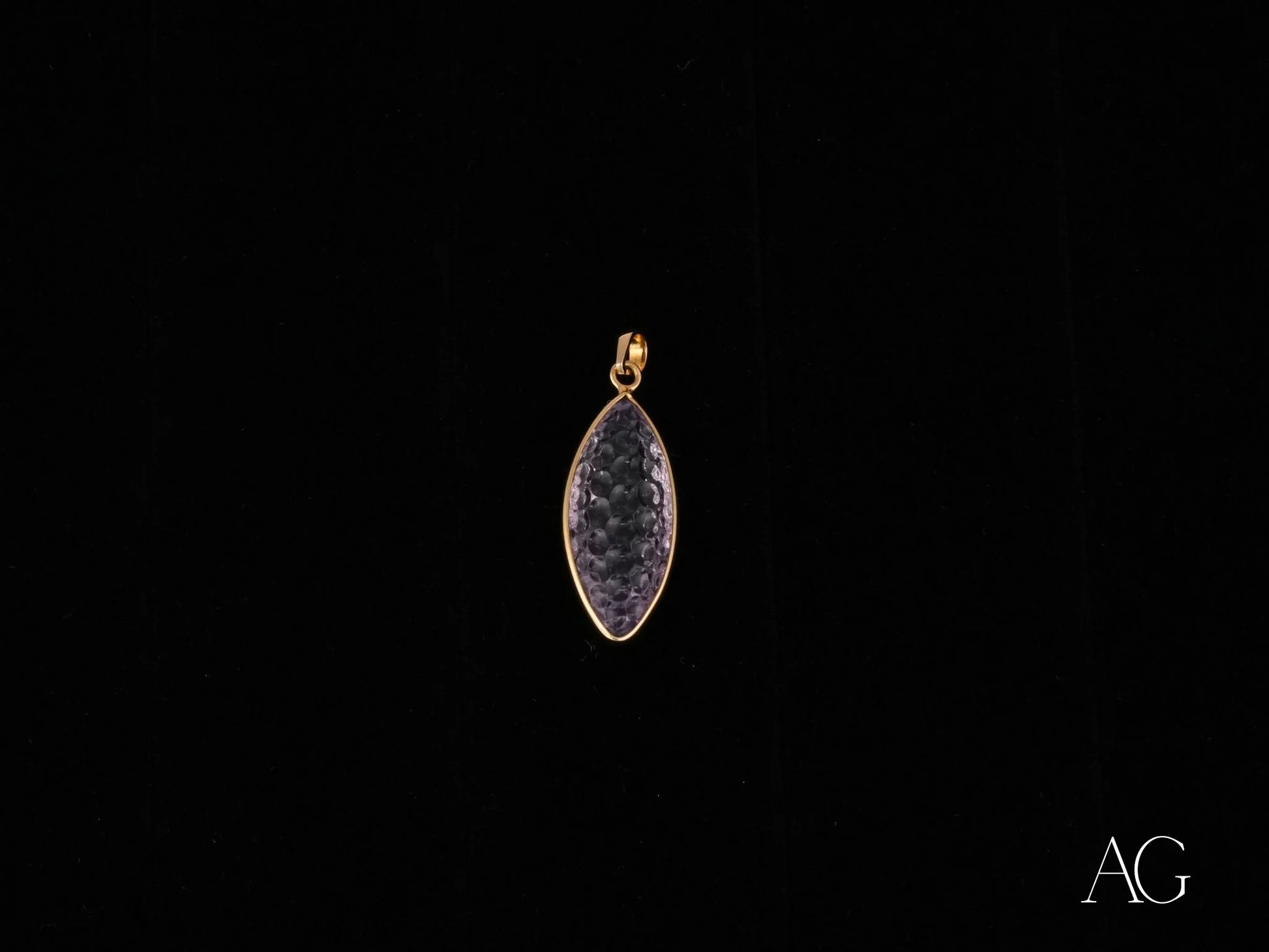 Oval-shaped Violet Essence Amethyst Pendant in 18k gold with dark gemstone