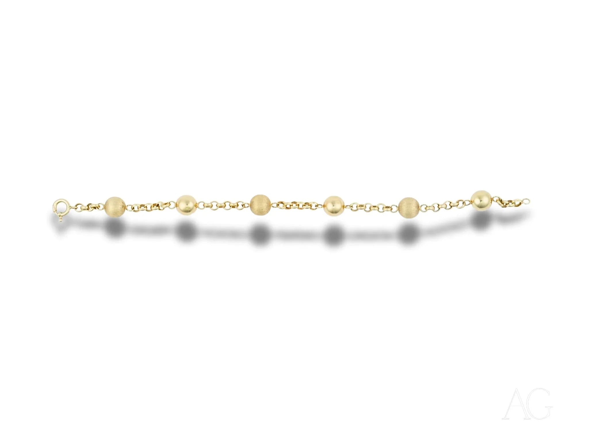 Delicate Women’s 18k gold bracelet with pearls and spring ring clasp design